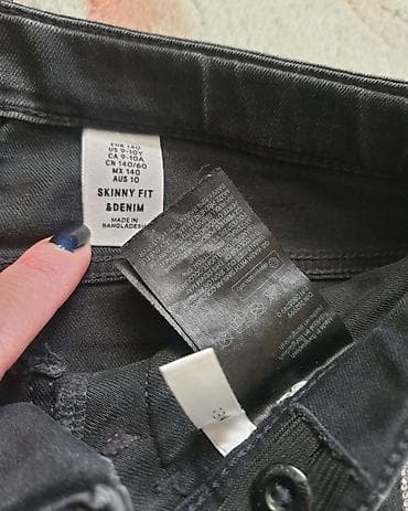 H&M HM skinny fit farmerke za devojcice, crne, sa štrasom sa at lalafo.rs — 2 H&M HM skinny fit farmerke za devojcice, crne, sa štrasom sa — 2