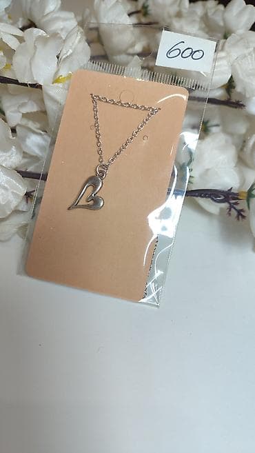 Ogrlica sa priveskom u obliku srca - Elegantna lančić-ogrlica u na lalafo.rs Ogrlica sa priveskom u obliku srca - Elegantna lančić-ogrlica u