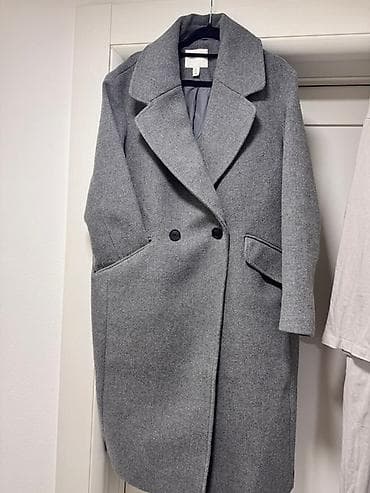 kom sa etiketom: Sivi ženski kaput, klasičnog kroja. - Boja: srednje siva (melanž) - at lalafo.rs — 4 kom sa etiketom: Sivi ženski kaput, klasičnog kroja. - Boja: srednje siva (melanž) - — 4