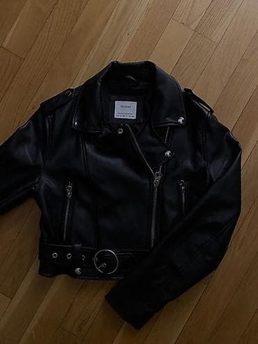Bershka crna kožna jakna S u odličnom stanju, par puta obučena na lalafo.rs Bershka crna kožna jakna S u odličnom stanju, par puta obučena