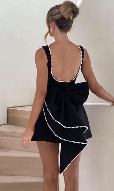 🔥Elegantna crna mini haljina bez rukava sa bisernim detaljima i na lalafo.rs — 2 🔥Elegantna crna mini haljina bez rukava sa bisernim detaljima i — 2