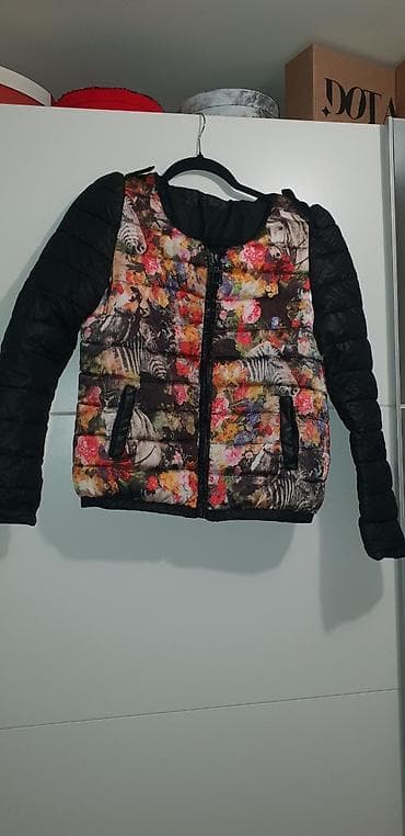 Jakna za prelatni period crna sa sarenim na prwdnjoj strani.Ima na lalafo.rs — 1 Jakna za prelatni period crna sa sarenim na prwdnjoj strani.Ima — 1