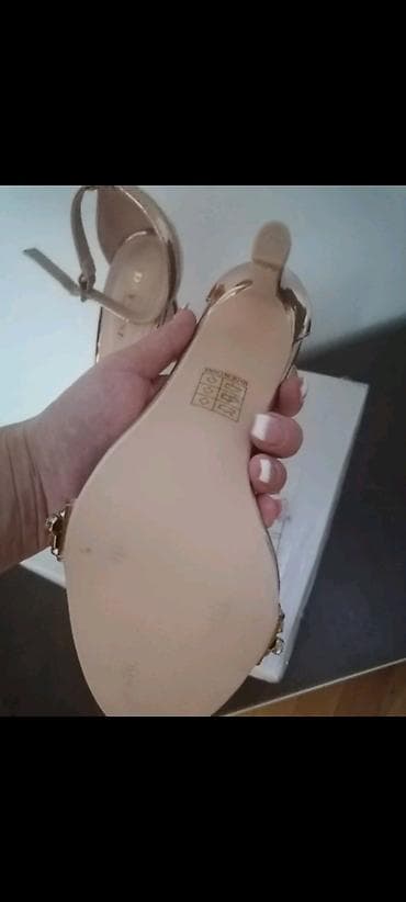 Elegantne ženske sandale na štiklu u zlatnoj/rose-gold nijansi na lalafo.rs — 4 Elegantne ženske sandale na štiklu u zlatnoj/rose-gold nijansi — 4