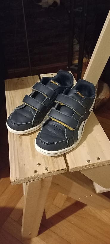 Odlično očuvane. kratko nošene. vel.33 na lalafo.rs — 2 Odlično očuvane. kratko nošene. vel.33 — 2