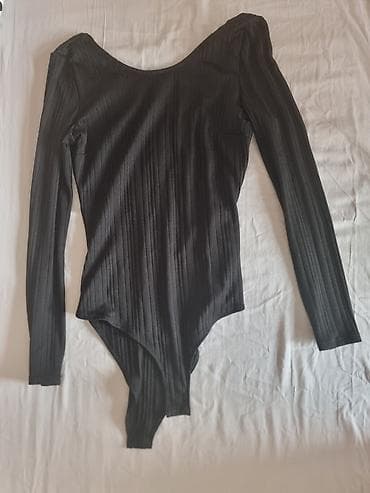 Crni rebrasti bodi sa dugim rukavima - Model: bodi sa dugim rukavima na lalafo.rs Crni rebrasti bodi sa dugim rukavima - Model: bodi sa dugim rukavima
