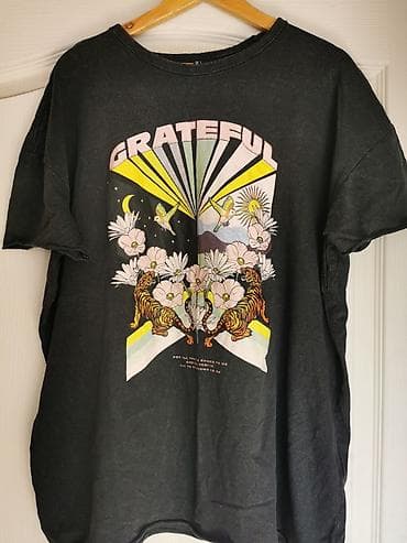 Grafička majica “GRATEFUL” – crna, kratkih rukava - Boja: ugalj/crna na lalafo.rs — 1 Grafička majica “GRATEFUL” – crna, kratkih rukava - Boja: ugalj/crna — 1
