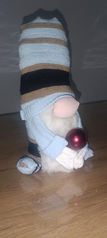 Dekorativni novogodišnji patuljak (gnom) za sto/policu. - Ručno na lalafo.rs — 4 Dekorativni novogodišnji patuljak (gnom) za sto/policu. - Ručno — 4