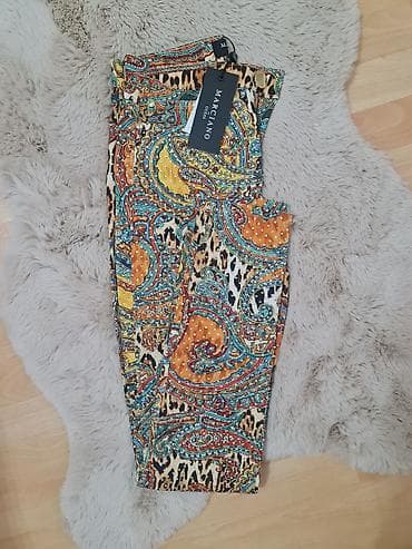 Marciano by Guess ženske pantalone sa upečatljivim printom. - Model na lalafo.rs — 1 Marciano by Guess ženske pantalone sa upečatljivim printom. - Model — 1