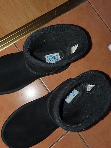 Crne ženske nepromočive zimske čizme – tople i udobne - Model: kratke na lalafo.rs — 3 Crne ženske nepromočive zimske čizme – tople i udobne - Model: kratke — 3