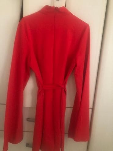 Crveni ženski kardigan/kimono s remenom - Elegantna crvena boja - na lalafo.rs — 2 Crveni ženski kardigan/kimono s remenom - Elegantna crvena boja - — 2