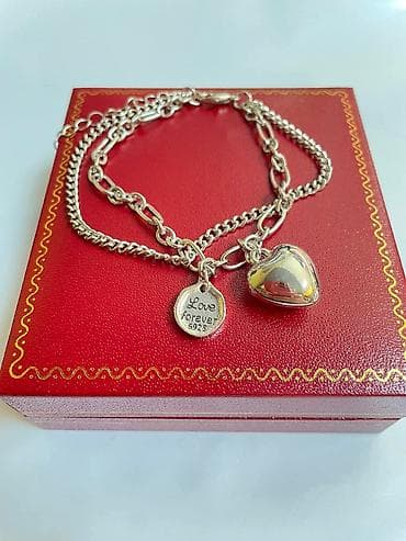 Narukvica sa privescima žig 925
Cena:1000din na lalafo.rs — 3 Narukvica sa privescima žig 925
Cena:1000din — 3