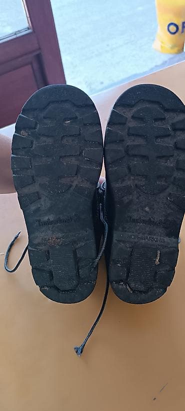 Timberland cipele, očuvane, nošene, malo štećenje na jednoj cipeli na lalafo.rs — 6 Timberland cipele, očuvane, nošene, malo štećenje na jednoj cipeli — 6
