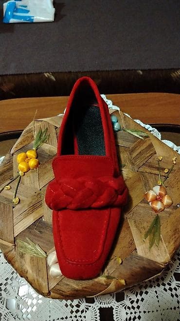 Ženske mokasine u jarko crvenoj boji - Model: mokasine/loafer - na lalafo.rs — 2 Ženske mokasine u jarko crvenoj boji - Model: mokasine/loafer - — 2