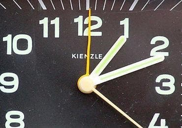 Kienzle budilnik KOLEKCIONARSKI. U diskretnim bojama NEMAČKE ZASTAVE na lalafo.rs — 4 Kienzle budilnik KOLEKCIONARSKI. U diskretnim bojama NEMAČKE ZASTAVE — 4