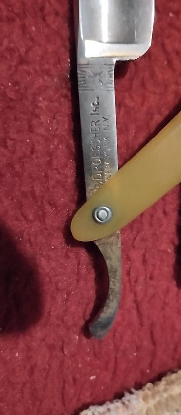 Britva za brijanje “Blue Diamond – Solingen” sa originalnom kutijom na lalafo.rs Britva za brijanje “Blue Diamond – Solingen” sa originalnom kutijom