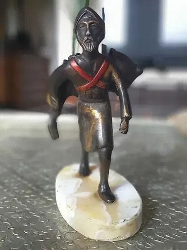 Bronzana figura na mermernom postolju, ukupne visine 20cm na lalafo.rs — 2 Bronzana figura na mermernom postolju, ukupne visine 20cm — 2