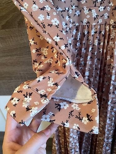 Haljina sa cvetnim printom, midi dužine. - Boja: toplа boja na lalafo.rs — 2 Haljina sa cvetnim printom, midi dužine. - Boja: toplа boja — 2