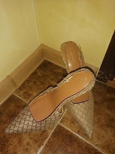 Ženske slingback cipele sa špicastim vrhom.Nošene samo jednom. - na lalafo.rs — 1 Ženske slingback cipele sa špicastim vrhom.Nošene samo jednom. - — 1