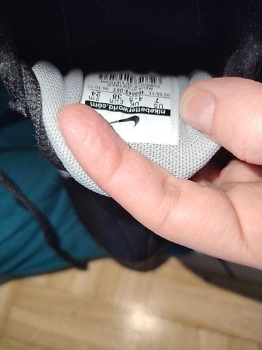 Nike patike – crne, niskog profila, sa pertlama. Gornjište od glatke na lalafo.rs — 5 Nike patike – crne, niskog profila, sa pertlama. Gornjište od glatke — 5