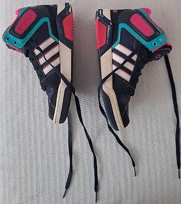 Adidas original duboke patike za devojčice Veličina 35 ug 21.5 cm na lalafo.rs — 4 Adidas original duboke patike za devojčice Veličina 35 ug 21.5 cm — 4