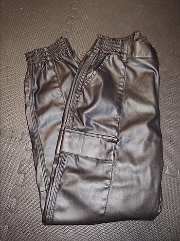 Crne cargo pantalone od eko kože - Materijal: mekana eko koža sa mat na lalafo.rs — 3 Crne cargo pantalone od eko kože - Materijal: mekana eko koža sa mat — 3