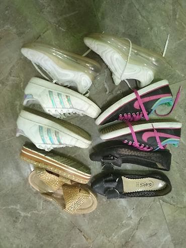 Lot ženske/teen obuće – više pari Sadržaj: - Patike bele mrežaste sa na lalafo.rs — 1 Lot ženske/teen obuće – više pari Sadržaj: - Patike bele mrežaste sa — 1