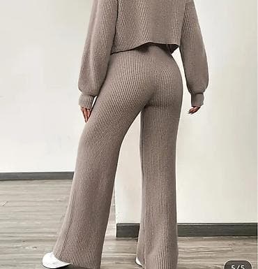 Elegantne pantalone širokih nogavica, sive boje, sa pertlama u struku na lalafo.rs — 3 Elegantne pantalone širokih nogavica, sive boje, sa pertlama u struku — 3