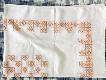 Novi stolnjak 170×120cm. Boja bledokrem ili bledobež sa narandžastim na lalafo.rs — 5 Novi stolnjak 170×120cm. Boja bledokrem ili bledobež sa narandžastim — 5