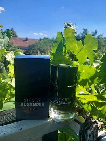 Jil Sander Strictly Night edt, 40ml Prsnut par puta Kod 6281 Prva na lalafo.rs Jil Sander Strictly Night edt, 40ml Prsnut par puta Kod 6281 Prva