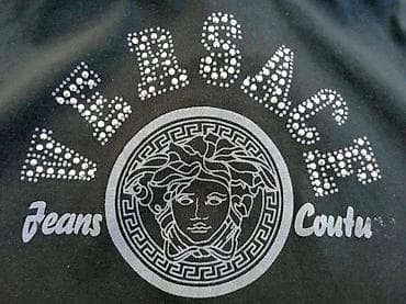 Versace košulja. Versaće košulja. Kao NOVa, staja - nije nošena zbog na lalafo.rs Versace košulja. Versaće košulja. Kao NOVa, staja - nije nošena zbog