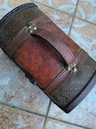 Dekorativna drvena kutija u stilu starog kofera/sanduka. - Materijal na lalafo.rs — 2 Dekorativna drvena kutija u stilu starog kofera/sanduka. - Materijal — 2