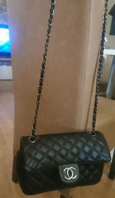 Chanel kozna torba. 1 - 1 verna originalu. Nema ostecenja na lalafo.rs — 4 Chanel kozna torba. 1 - 1 verna originalu. Nema ostecenja — 4