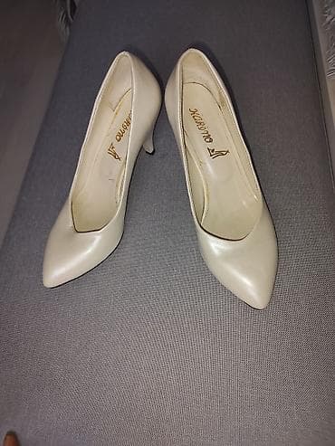 Elegantne salonke – krem/bež boje - Klasičan špicasti vrh - Tanak na lalafo.rs Elegantne salonke – krem/bež boje - Klasičan špicasti vrh - Tanak