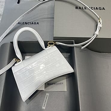 Balenciaga Hourglass torbica – mini format, bela lak koža sa na lalafo.rs — 2 Balenciaga Hourglass torbica – mini format, bela lak koža sa — 2