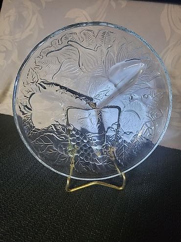 Bombonijera staklena nova 2005god. Stakleni tanjir izdeljen na tri na lalafo.rs — 4 Bombonijera staklena nova 2005god. Stakleni tanjir izdeljen na tri — 4