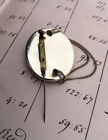 Vintage broš i ogrlica ĆILIBAR. Vintage broš ĆILIBAR 2190 dinara Stari at lalafo.rs — 5 Vintage broš i ogrlica ĆILIBAR. Vintage broš ĆILIBAR 2190 dinara Stari — 5