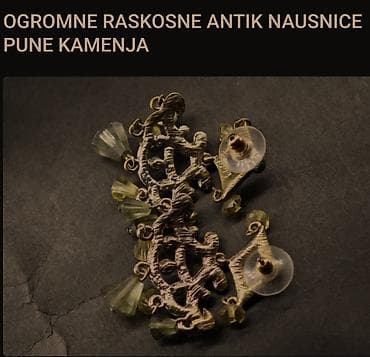 Antik viseće minđuše sa bogatim ukrasima i mnoštvom zelenih kamenčića na lalafo.rs — 2 Antik viseće minđuše sa bogatim ukrasima i mnoštvom zelenih kamenčića — 2