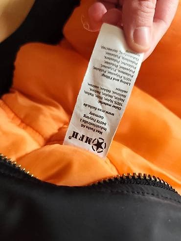 Jakna je u odlicnom stanju, nema oštećenja. Ima postavu od poliestera na lalafo.rs — 3 Jakna je u odlicnom stanju, nema oštećenja. Ima postavu od poliestera — 3