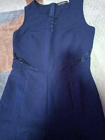 Elegantni ženski kombinezon bez rukava u tamnoplavoj boji. Ravan kroj na lalafo.rs — 1 Elegantni ženski kombinezon bez rukava u tamnoplavoj boji. Ravan kroj — 1