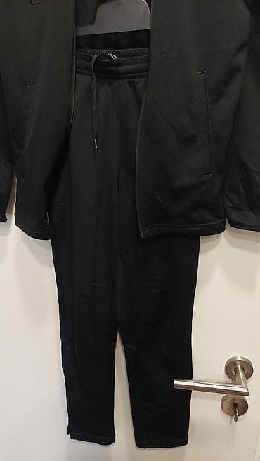 Nike Dri-FIT trenerka – komplet jakna + donji deo, crna. - Materijal na lalafo.rs — 5 Nike Dri-FIT trenerka – komplet jakna + donji deo, crna. - Materijal — 5