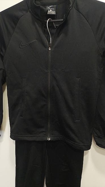 Nike Dri-FIT trenerka – komplet jakna + donji deo, crna. - Materijal na lalafo.rs — 4 Nike Dri-FIT trenerka – komplet jakna + donji deo, crna. - Materijal — 4