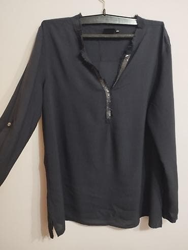 Lagana teget bluzica,im Alep detalj oko vrata. Pogledajte i ostale na lalafo.rs — 2 Lagana teget bluzica,im Alep detalj oko vrata. Pogledajte i ostale — 2