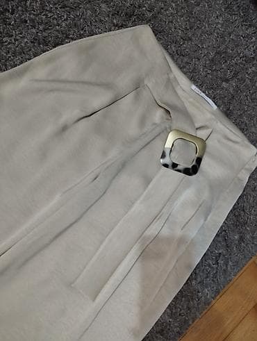 Extra satenske pantalone u bež boji, materijal je lagan i lepo pada na lalafo.rs — 1 Extra satenske pantalone u bež boji, materijal je lagan i lepo pada — 1