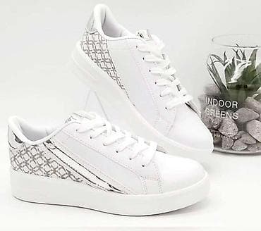 Cena 2400 din
Brojevi 36-41 na lalafo.rs — 2 Cena 2400 din
Brojevi 36-41 — 2