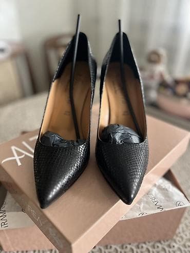 Elegantne ženske salonke – crne, špic vrh - Brend: Primamarea (Made na lalafo.rs — 1 Elegantne ženske salonke – crne, špic vrh - Brend: Primamarea (Made — 1