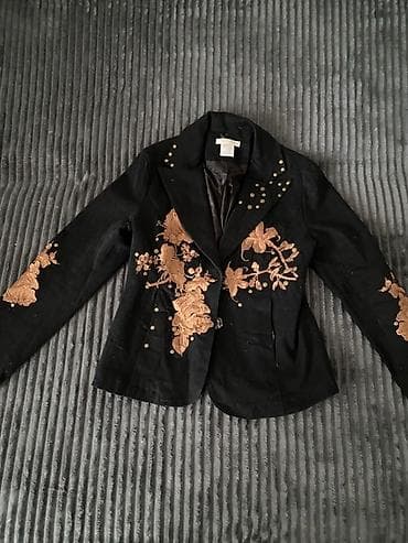 kom sa etiketom: Crni ženski sako sa vezom i nitnama – Sassy - Boja: crna sa bogatim at lalafo.rs — 1 kom sa etiketom: Crni ženski sako sa vezom i nitnama – Sassy - Boja: crna sa bogatim — 1