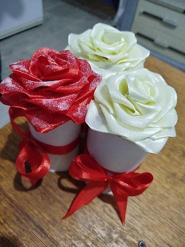 Dekorativne ruže u kutijicama - Ručno pravljene ruže od satenskih na lalafo.rs — 1 Dekorativne ruže u kutijicama - Ručno pravljene ruže od satenskih — 1