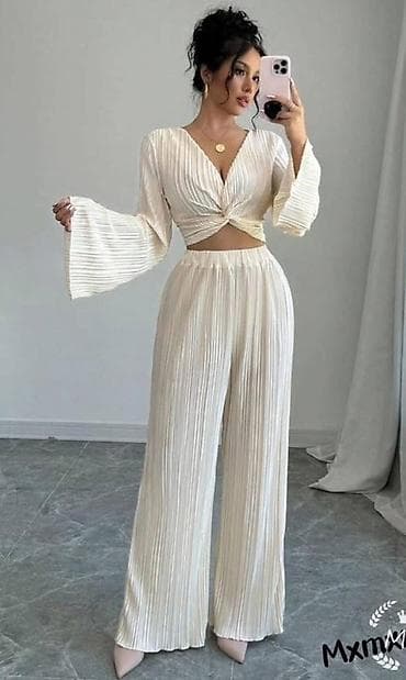 ✨Top kompletic u crnoj i beloj boji✨ 🤍 na lalafo.rs ✨Top kompletic u crnoj i beloj boji✨ 🤍