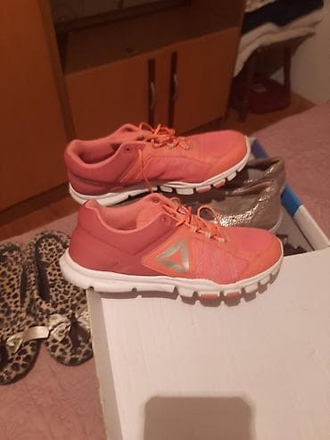 Oprema i obuća – više artikala - Reebok ženske patike za na lalafo.rs — 1 Oprema i obuća – više artikala - Reebok ženske patike za — 1
