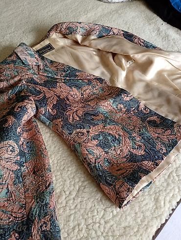 dve suknje po: Ženski sako M. Korina by Korina Pro - Materijal: bogati žakard sa at lalafo.rs — 3 dve suknje po: Ženski sako M. Korina by Korina Pro - Materijal: bogati žakard sa — 3